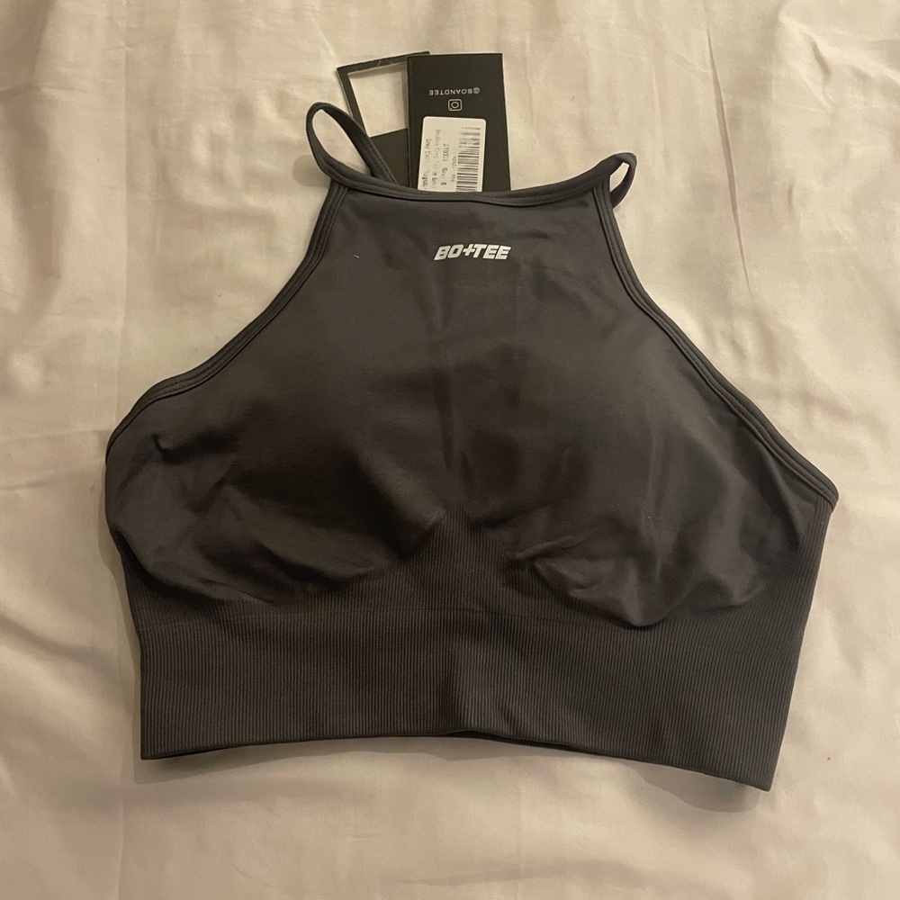 Bo tee Megan grub oh polly sports bra in grey